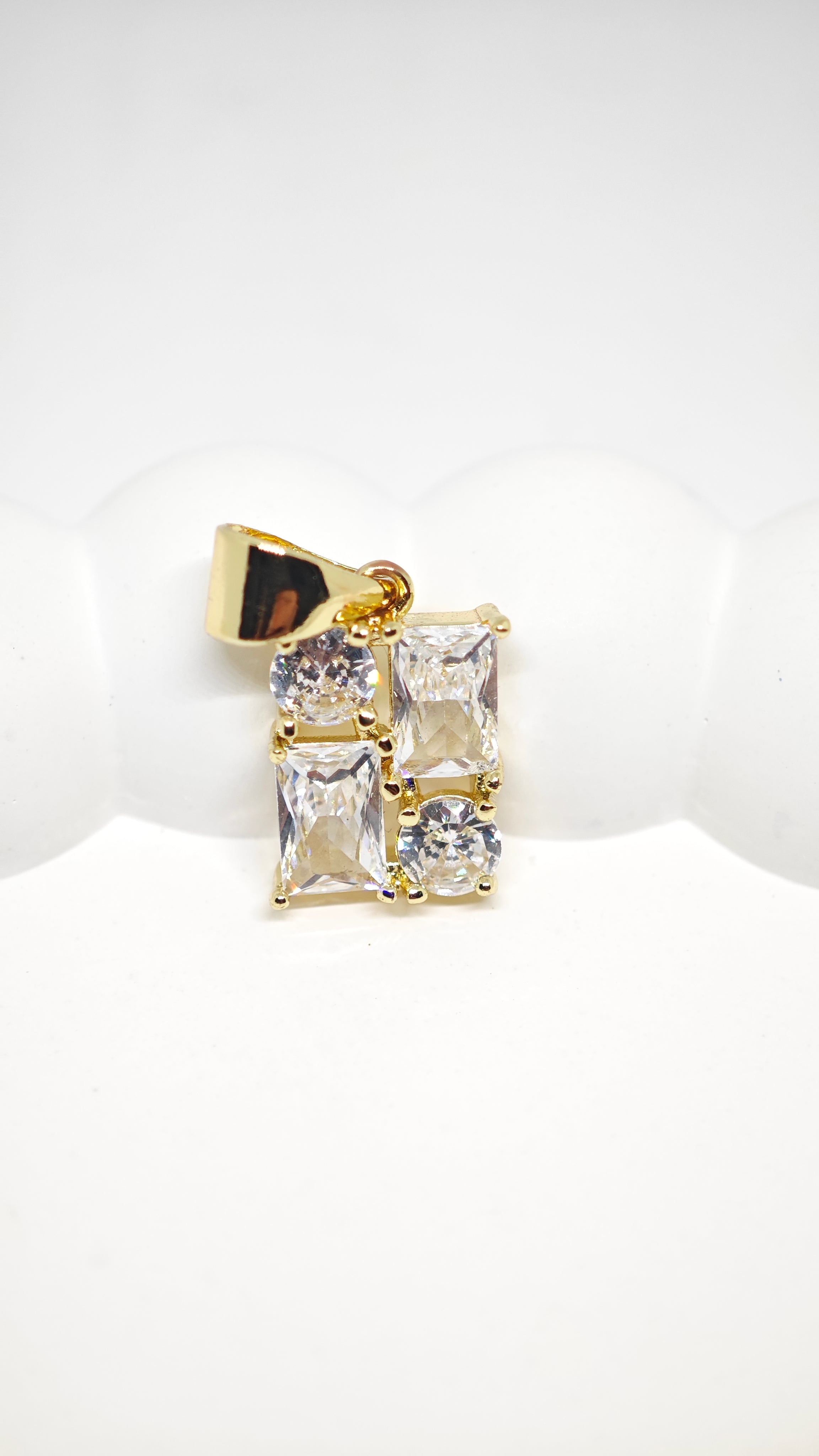 Veluare Royal 14K Baget ve Yuvarlak Taşlı Kolye Ucu