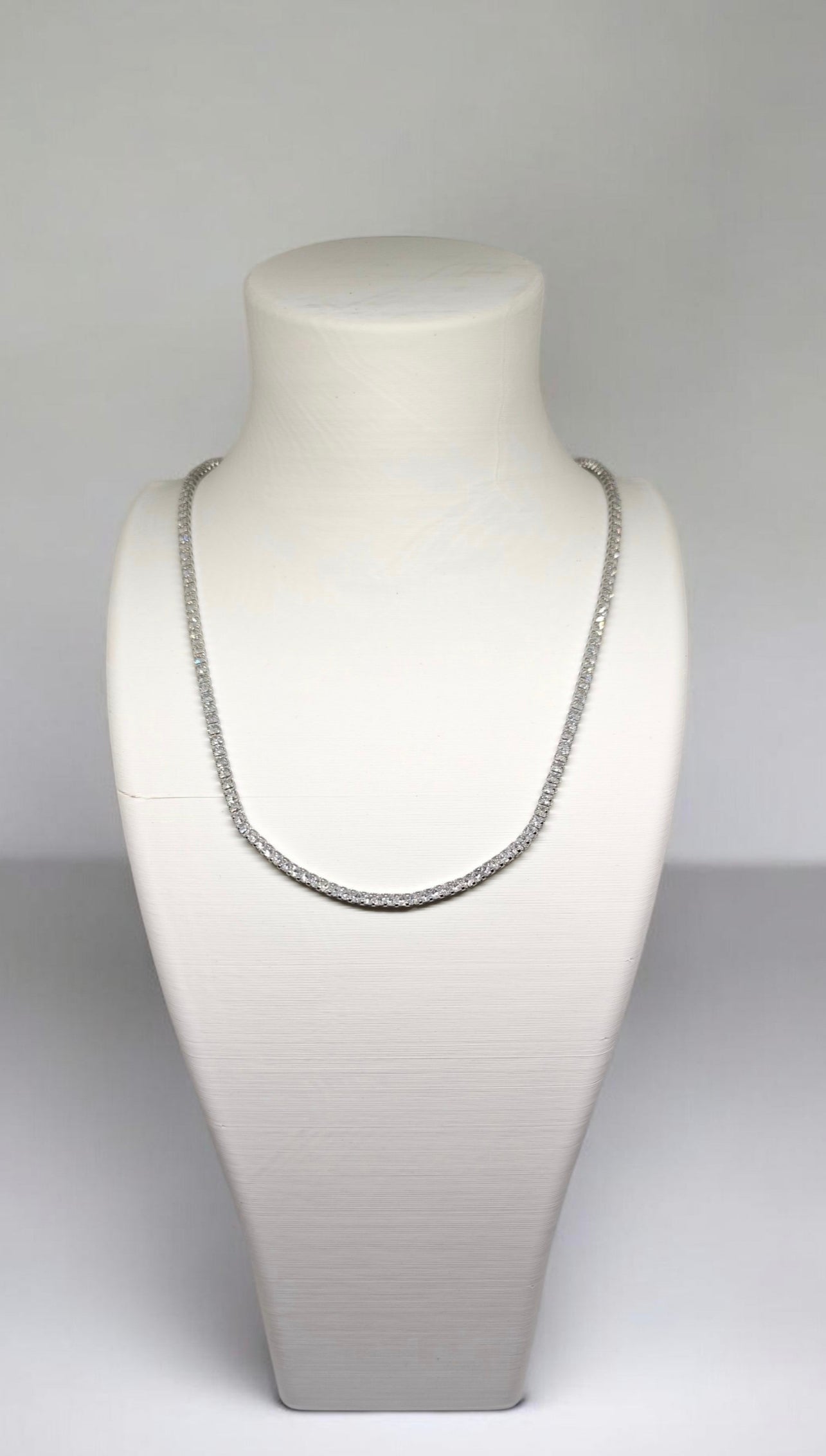 Veluare Diamond Effect Beyaz Kesintisiz Işıltılı Su Yolu Kolye