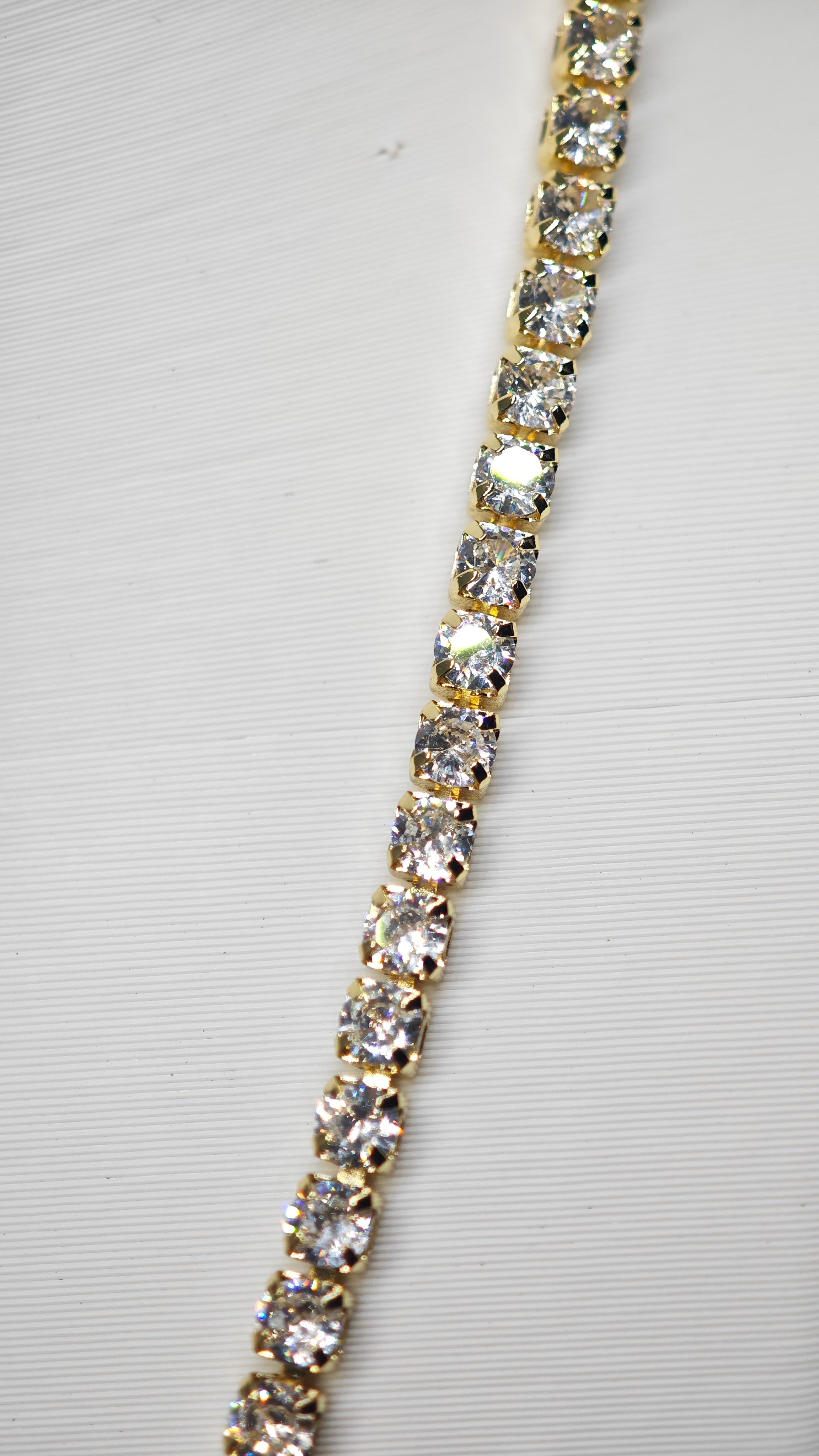 Veluare Diamond Effect Gold Kesintisiz Işıltılı Su Yolu Kolye