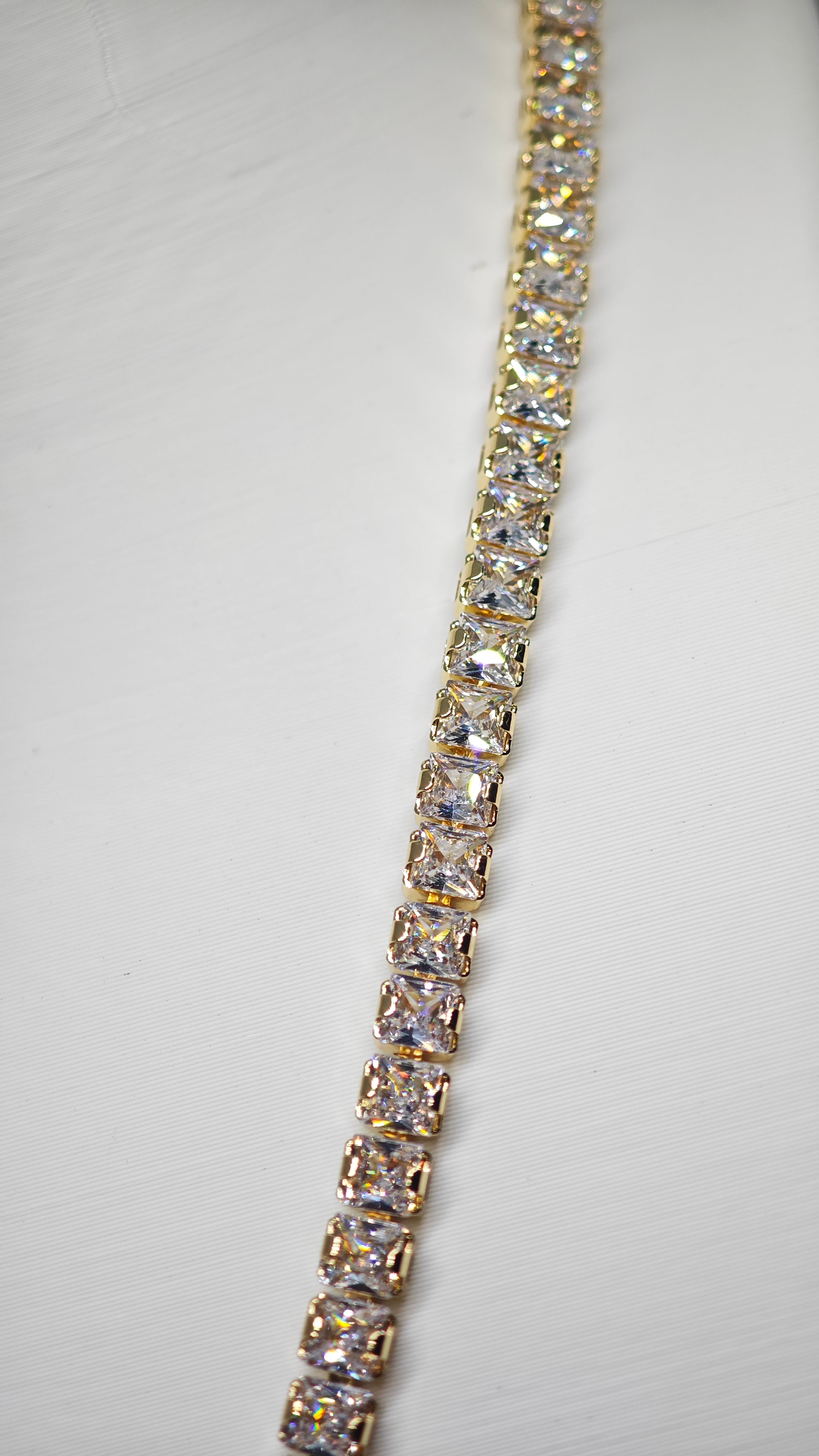 Veluare Diamond Effect Gold Kesintisiz Işıltılı Su Yolu Kolye
