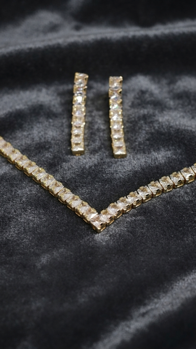 Veluare Diamond Effect 14K Prenses Kesim V Gerdanlık ve Küpe Seti